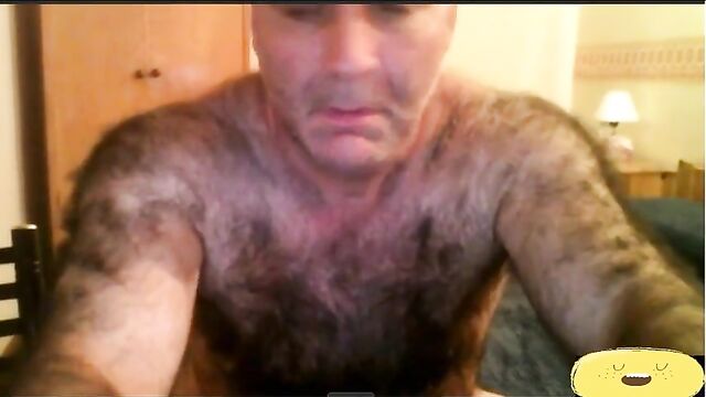 Argentinian hairy daddy in hotel wanking