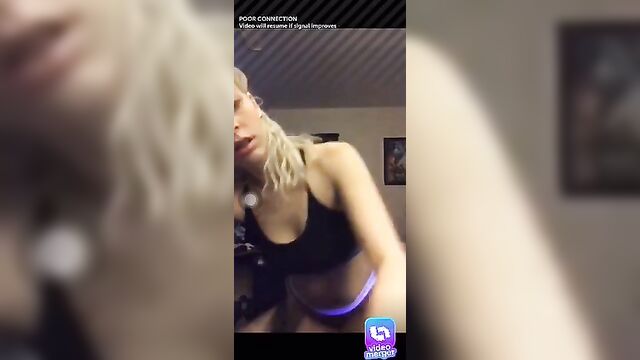 Girl give BF a blowjob Show Boobs & twerks on periscope live
