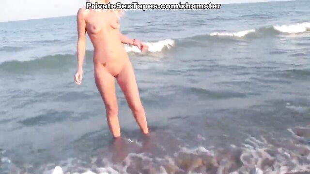 Hottest amateur girlfriend getting real fuck on the beach