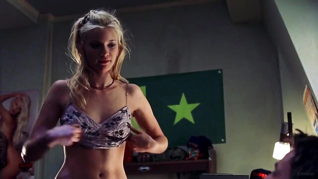 Amy Smart Nude in 'Road Trip'