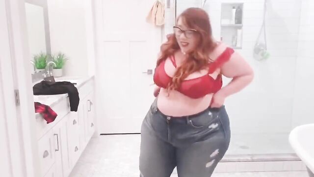 Curvalicious SSBBW Trying on Clothes