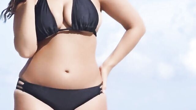Ashley Graham Pluffy lingerie model Hot side boob
