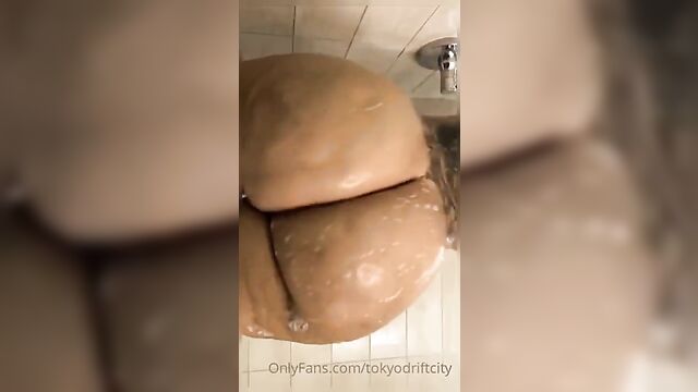 Big monster booty Tokyo in shower