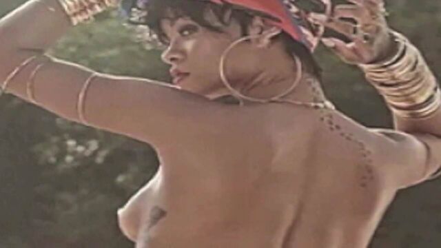 Rihanna NUDE