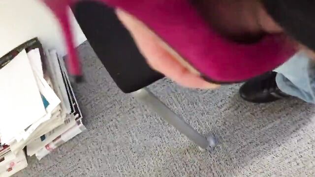 quick cum in her pink Jimmy choo heels