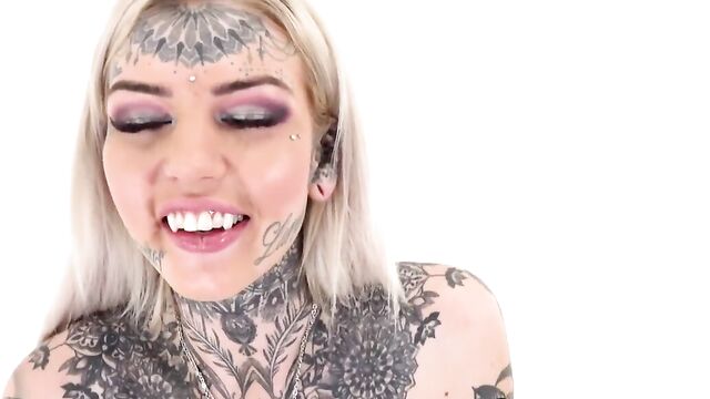 Tattooed Amber Luke rides the tremor for the first time