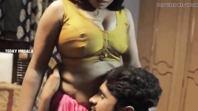 Aunty sexy deep hot navel kiss