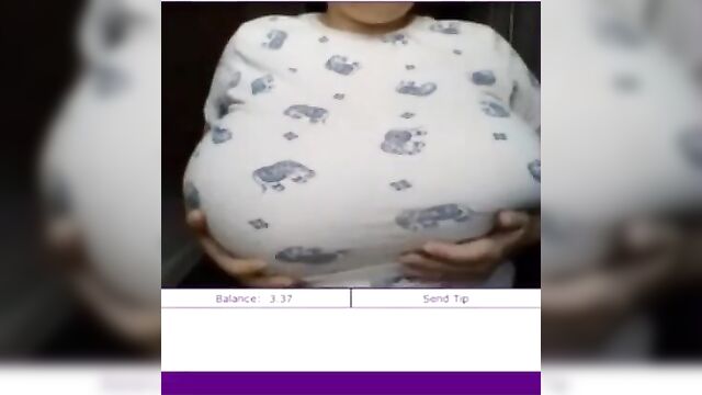 Huge Boobs on Live cam