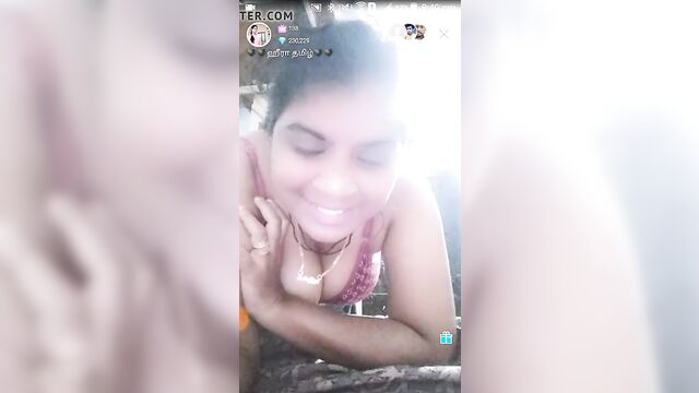 Tamil aunty does live sex show on tango