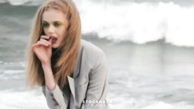 VIDAGE DE COUILLES EN REGLE SUR FRIDA GUSTAVSSON