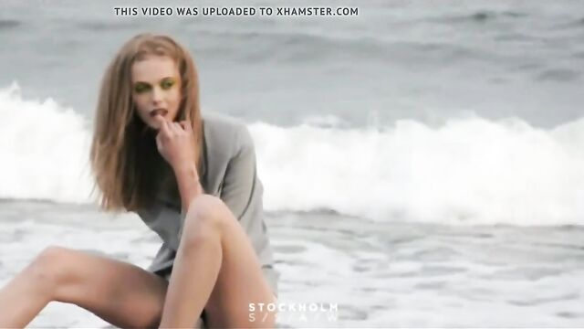 VIDAGE DE COUILLES EN REGLE SUR FRIDA GUSTAVSSON