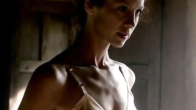 Caitriona Balfe nude - Outlander S01E02