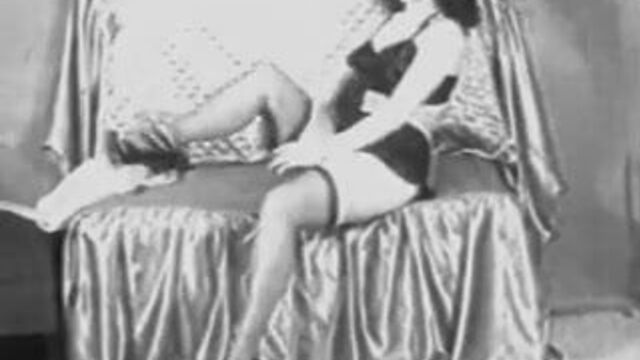 Stunning Lady Shows Her Sexy Beauty (1950s Vintage)