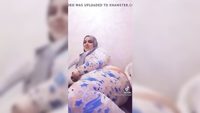 BBW in a hijab, very hot