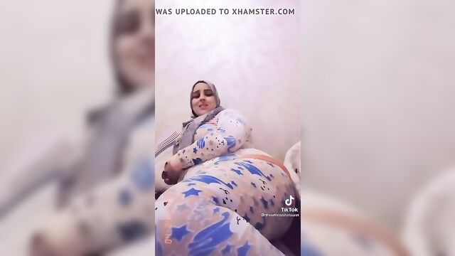 BBW in a hijab, very hot