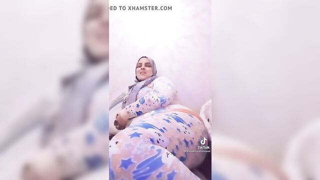 BBW in a hijab, very hot