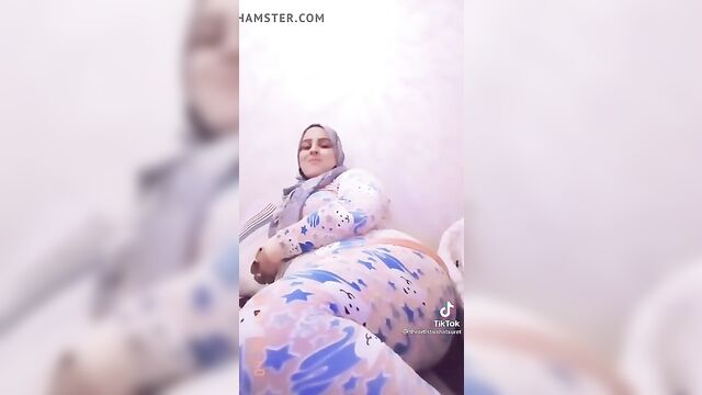 BBW in a hijab, very hot