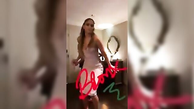 Jennifer Lopez dancing in backstage