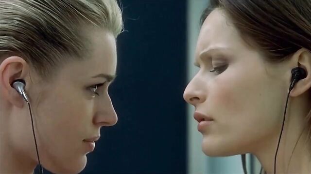 Rebecca Romijn And Rie Rasmussen Lesbo Scene In Femme Fatale