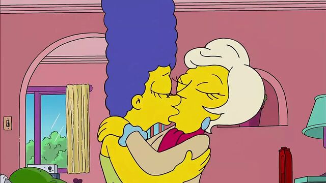 The Simpsons - Lindsey Naegle Kiss Marge Simpson