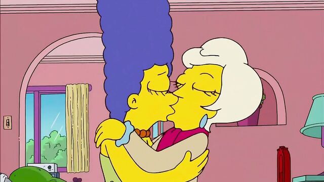 The Simpsons - Lindsey Naegle Kiss Marge Simpson