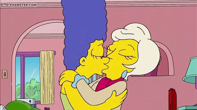 The Simpsons - Lindsey Naegle Kiss Marge Simpson