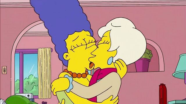 The Simpsons - Lindsey Naegle Kiss Marge Simpson