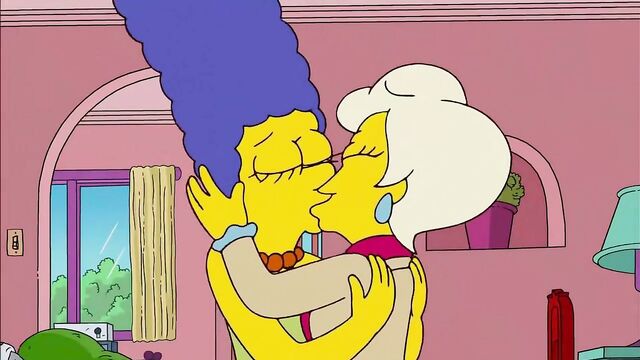 The Simpsons - Lindsey Naegle Kiss Marge Simpson