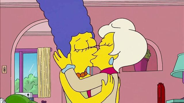 The Simpsons - Lindsey Naegle Kiss Marge Simpson