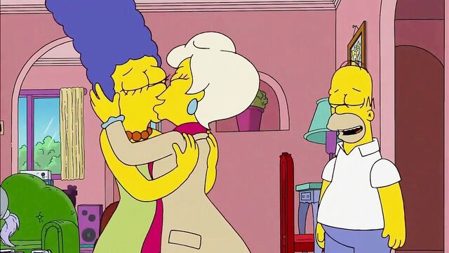 The Simpsons - Lindsey Naegle Kiss Marge Simpson