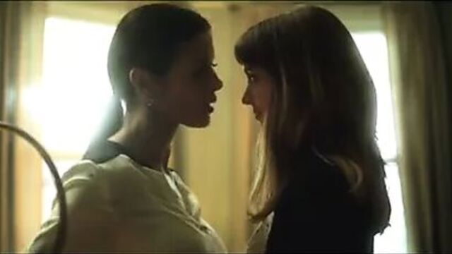 Catherine Zeta Jones lesbian scene