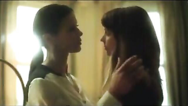 Catherine Zeta Jones lesbian scene