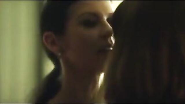 Catherine Zeta Jones lesbian scene