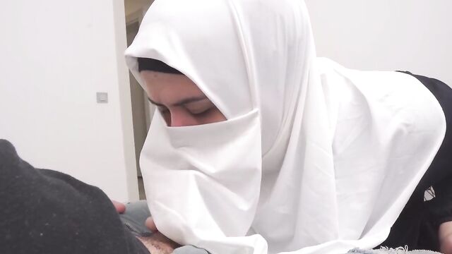 She is SHOCKED !!! Dickflash to a Married Hijab woman in the hospital waiting room.