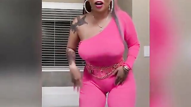 Mimi fat pussy
