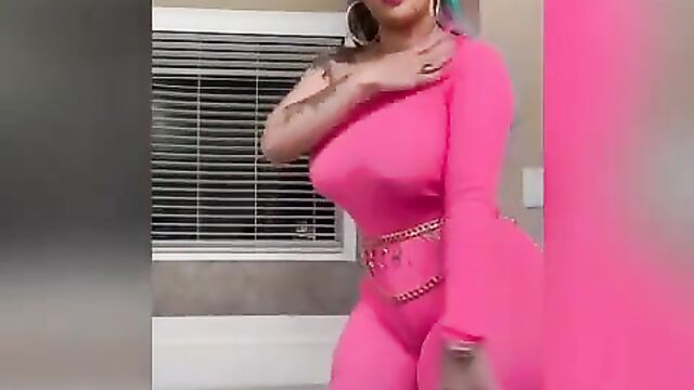 Mimi fat pussy