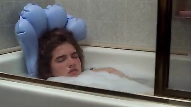 Young Heather Langenkamp takes a bath