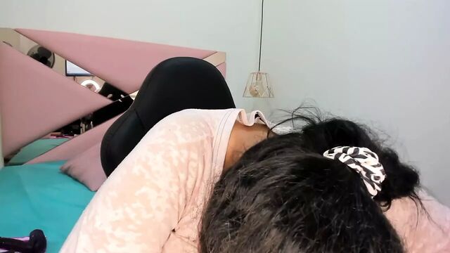Latina Amanda pulls out huge boobs and areolas