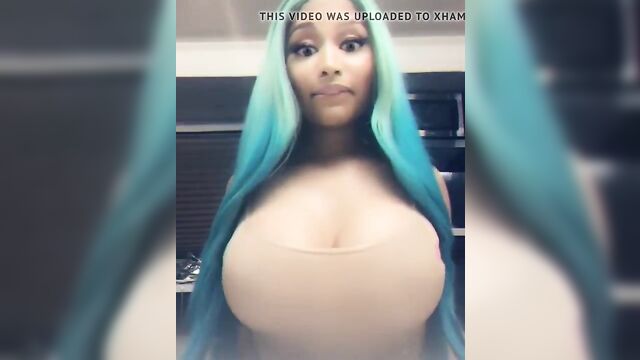 Nicki Minaj Huge Tits