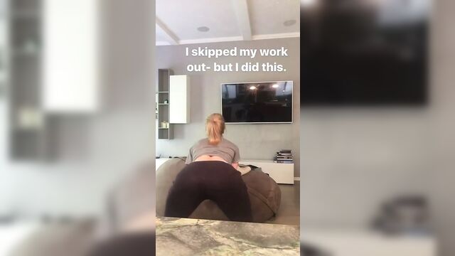 Iliza Shlesinger twerking