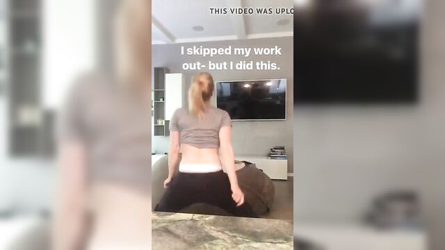 Iliza Shlesinger twerking