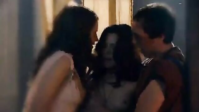 Spartacus - Lucy Lawless and Jaime Murray 03