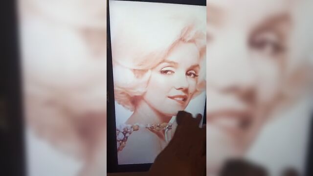 Marilyn Monroe cum on tribute