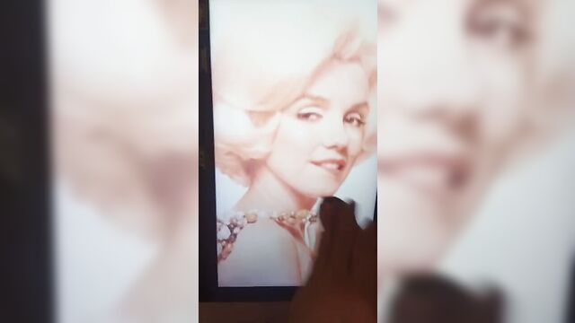 Marilyn Monroe cum on tribute