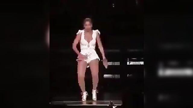 BEYONCE TITTY SHAKING