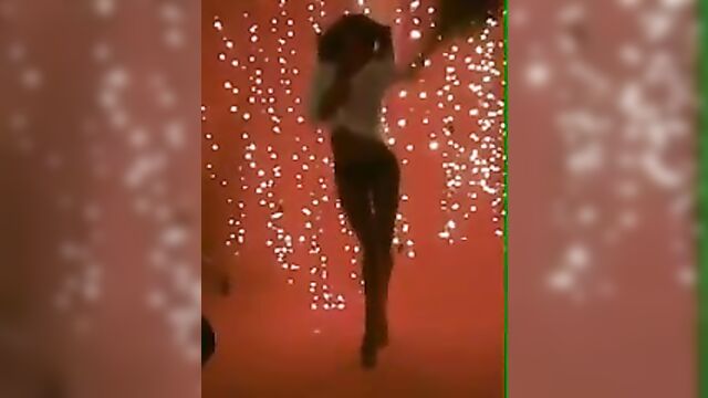 Doutzen Kroes dancing