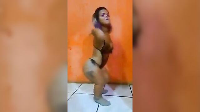 Phat Booty Midget Dancing in Swim Suit