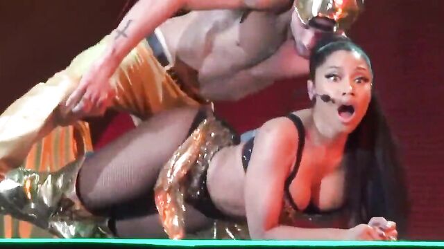Nicki Minaj getting her ass fucked - Anaconda (live) Loop -