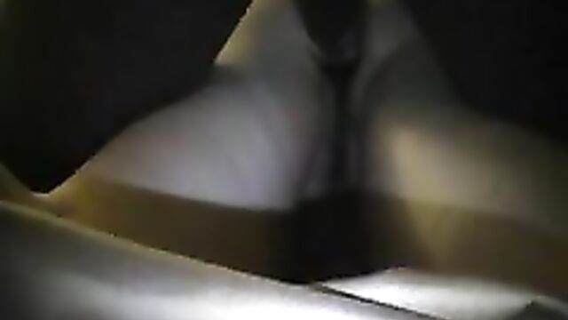 i destroy my condom inside my mature slutand i cum in her