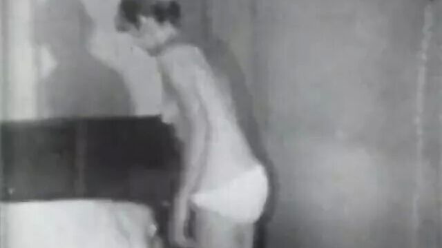 Young Couple gets a Quick Fuck (1950s Vintage)
